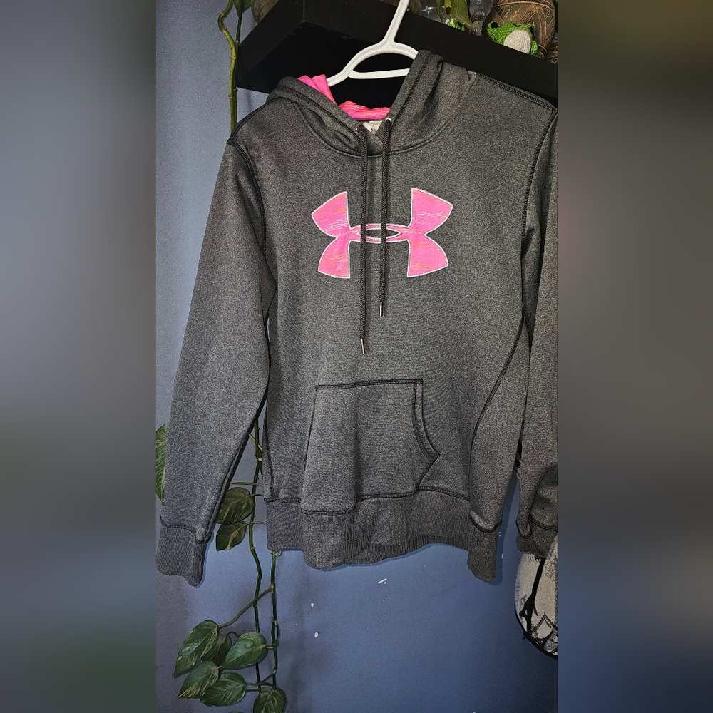 3/20.00. Ladies under armour hoodie